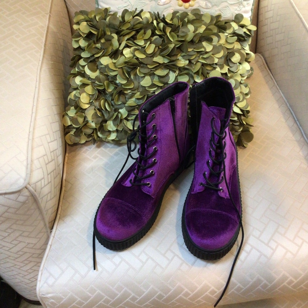 Velvet purple boot